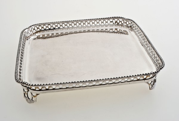 Silversmith: Rudolph Sondag, Square silver tray with raised edge and legs, tray top holder silver, sawn cast Square smooth leaf