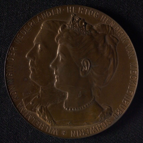 Manufacturer: Nederlandsche Fabriek van Gouden en Zilveren Werken J.A.A. Gerritsen, Medal on the wedding of Queen Wilhelmina