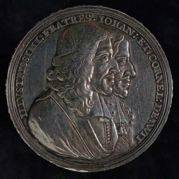 Medal on the murder of the De Witt brothers, penning footage silver, busts Johan and Cornelis de Witt to the right