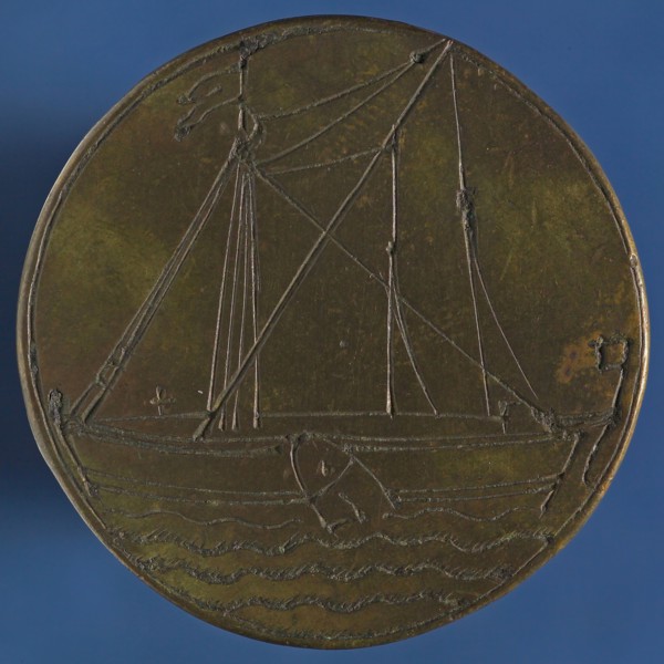 Medal der Kleinschippers in Rotterdam, no. 45, guild penny penny identification carrier brass, sailing ship sailing to the left