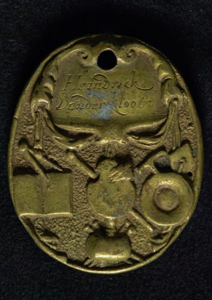 Oval guild medal of the painters and artists or St. Lucas in Rotterdam, guild penny penny identification carrier brass