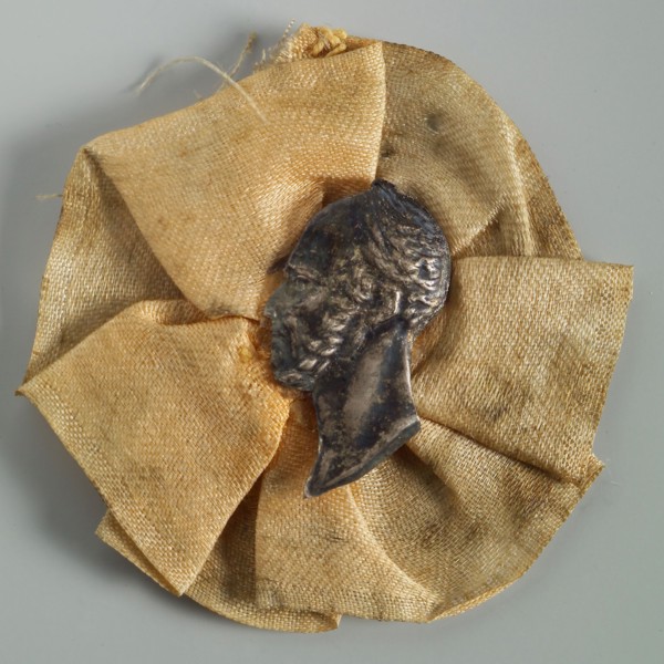 sign on the orange rosette of King William I, bearmark identification carrier silver textile, Small silver portrait of King