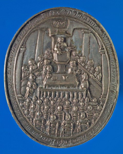 Plaque medal on the death of Reverend Johannes Wilkens at the age of 34 in 1696, death certificate plaque medal penning footage