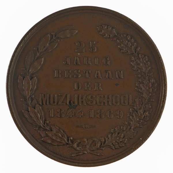 Medal on the 25th anniversary of the Music School in Rotterdam, medallion medal bronze, wreath of bonded oak and laurel branch