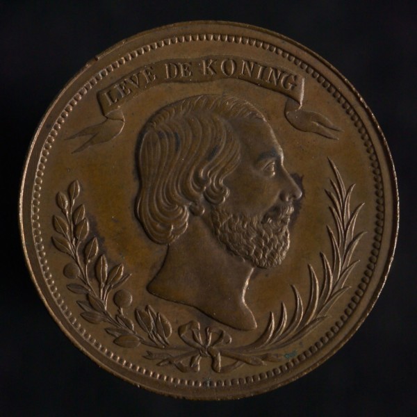 Medal on the visit of King William III to Utrecht, penny footage copper, portrait of the king to the right. Above it streamer
