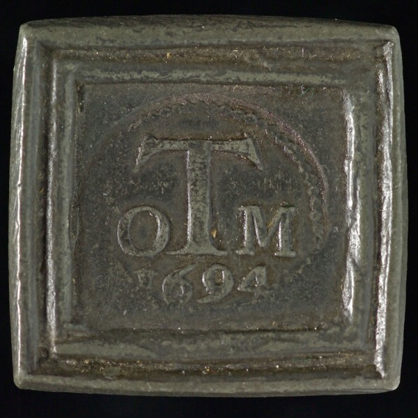 Square clay peat medal Heiligegeesthuis or Oudemannenhuis, peat medal penny swap lead metal, representation of the Holy Spirit