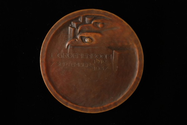N.V. Ateliers voor Edelsmeed- en Penningkunst v.h. "Koninklijke Begeer", Medal of De Erven De Widow Van Nelle N.V., awarded