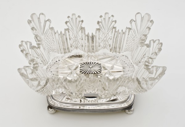 Glass bonbon dish on silver stand, with inscription Aan de Noble Lady Deborah Petronella van der Pot ..., bonbon dish bowl