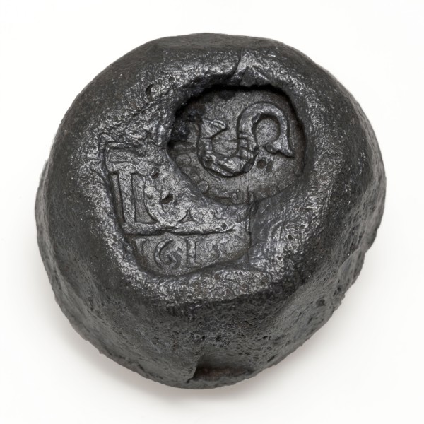 Loden weight of quarter pound with gauge S and year 1615, weight of founding lead metal d 1.0, gram cast Flat tapered disc