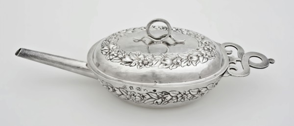 Silver sick chicken, sickle barrel holder silver, driven cast Oval shallow tray with set cast-in ear, three braided loops
