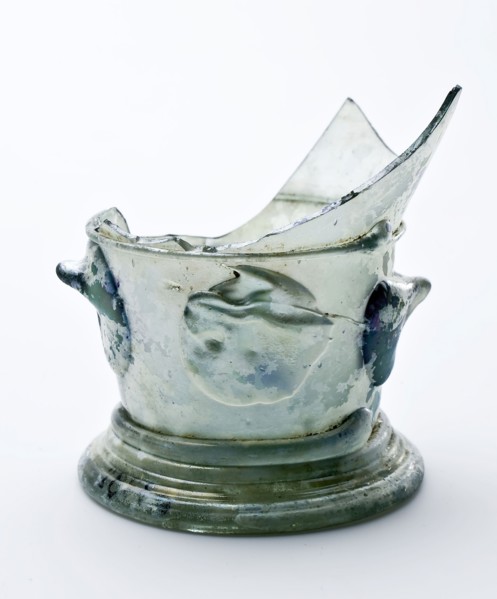 Fragment of berkemeier, drinking glass drinkware tableware holder soil find glass forest glass, free blown and formed glass
