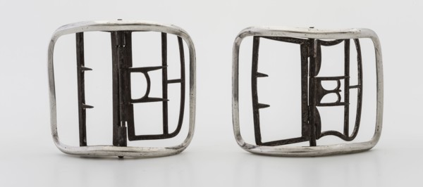 Silversmith: Isaak Kroon, Pair of silver shoe buckles, buckle fastener strand silver iron, cast Completely smooth round curved