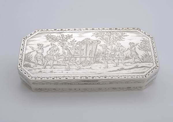Silversmith: Jan Basemoine jr. (?), Silver tobacco box depicting sedan chair, gilt inside, tobacco box holder metal silver gold