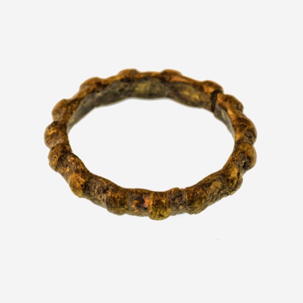 Brass ring with stud decoration, ring part soil find brass brass metal h 0.2 outside, cast Small ring of brass Decorated