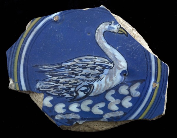 Fragment majolica dish, white, yellow, blue and purple on blue, on the mirror swimming swan, dish plate crockery holder earth