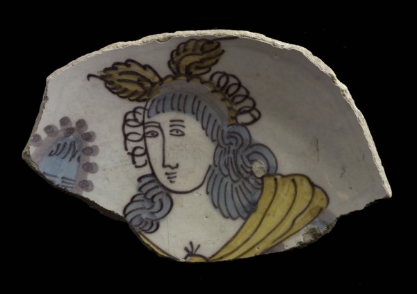 Fragment majolica dish, polychrome, bust of lady with mirror, plate crockery holder soil find ceramic earthenware glaze, peg 5.0