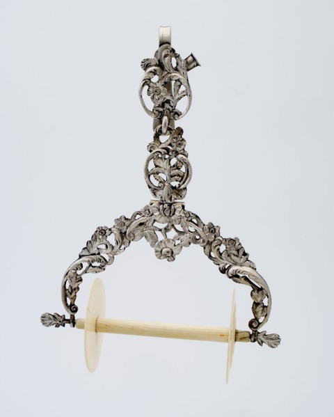 Gerrit Beijers (?), Silver ball holder with clip and ivory spool, tangle holder holder silver ivory, cast Tangle holder ivory