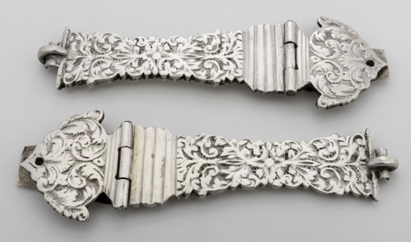 Jacobus van der Laar, Silver bible or psalms lock, book fitting fittings hang- and-closing silver, cast Two matching locks