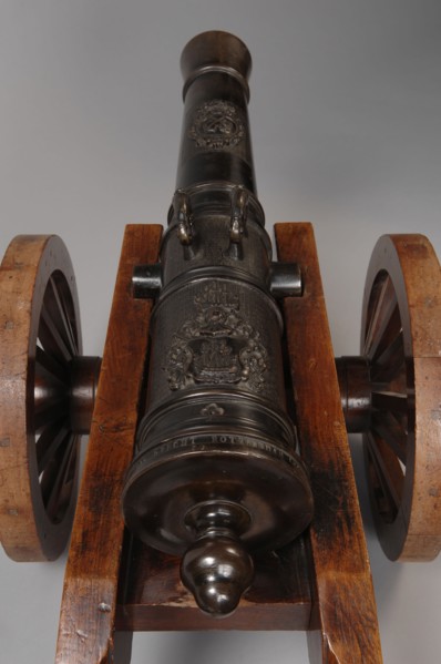 Johannes Specht (1699 - 1763), Decorative gun, or signal gun, ornamental cannon signal gun cannon bronze, to tapping 30.0 cast