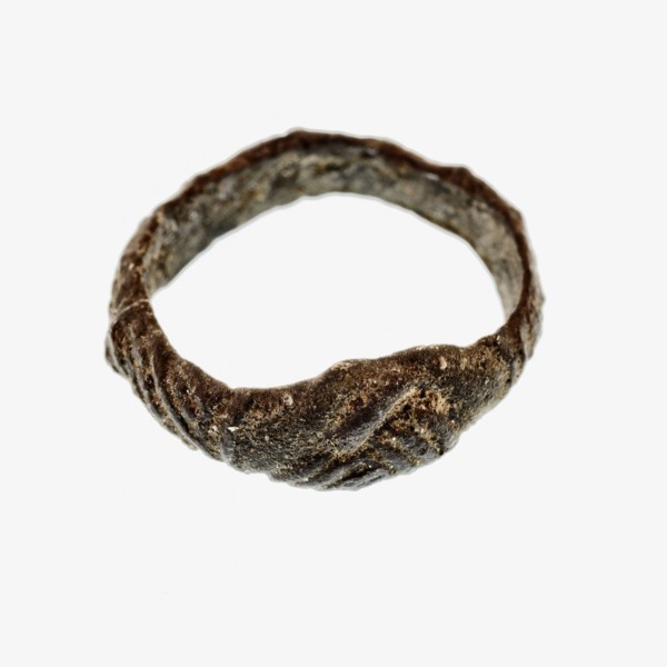 Pewter ring, showing two hands, friendship ring, ring jewel clothing accessory clothing soil find tin metal, d 0.3 cast Small