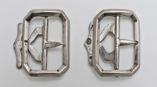Silversmith: Isaak Kroon, Pair of silver pants buckles, clasp fastener part silver