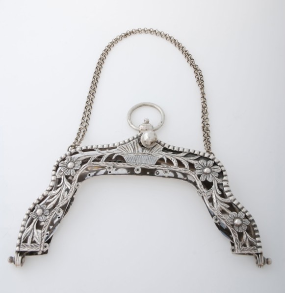 Leendert Verbeek, Silver purse with openwork floral pattern and chain, Bag bracket braces Clothing Accessory Clothing Silver