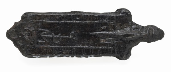 Elongated fittings with private label, batter ground find tin metal, cast Oblong horseshoe Decorated on one side with curled