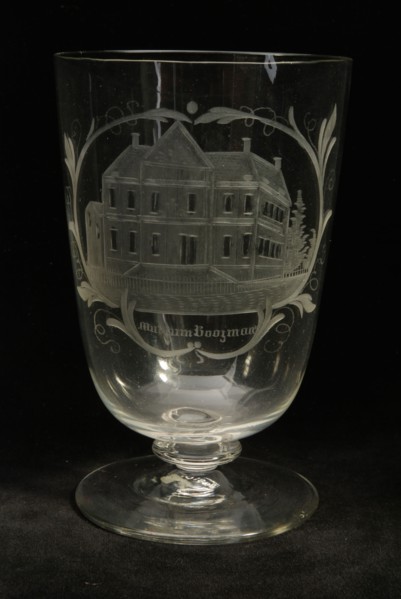 Cup engraved with Schielandshuis and Museum Boojmans, cup drinking glass drinking utensils tableware holder glass, gram free