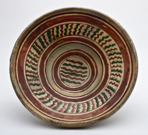 Large plate with yellow, green and ocher-colored decoration in sludge technology, plate dish crockery holder soil find ceramic