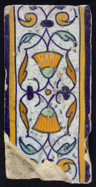 Border tile, flower decoration in blue, yellow and green, top and bottom blue and yellow, border tile wall tile tile material