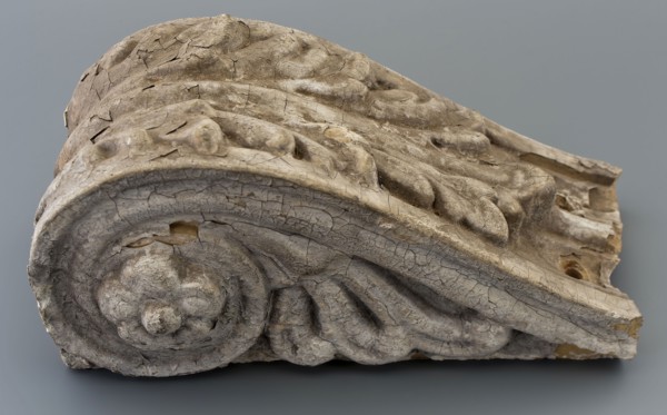 Console with acanthus motifs in relief, console building element ceramic terracotta plaster paint, d 11.0