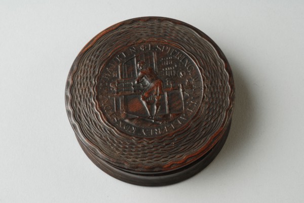 L. Spiering, Round wooden snuff box, with an image of turner, snuffbox holder pockwood wood, Round pokhook snuffbox