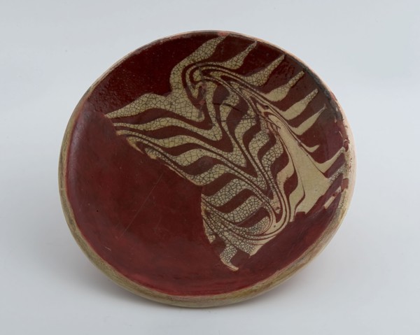 Earthenware dish, red shard, internally glazed, decoration in yellow, on stand, plate crockery holder soil find ceramic