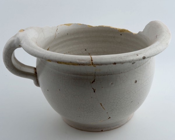 Pottery room comfort, white glazed, bandoor, on stand, pot holder sanitary soil find ceramics pottery glaze tin glaze