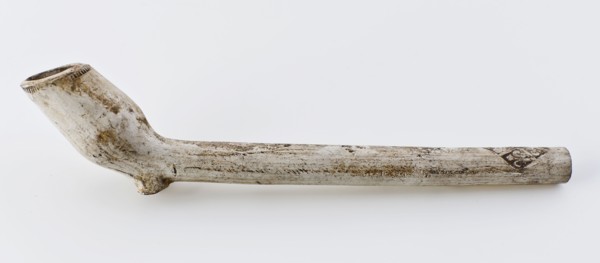 White clay pipe, marked with stalk decorated with fleur de lis stamps, clay pipe smoking equipment smoke floor pottery ceramics