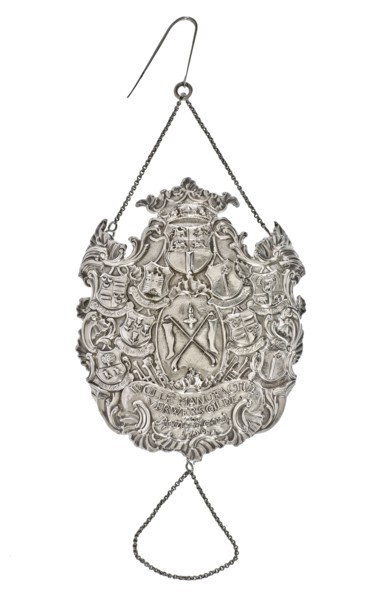 Silversmith:, Silver shield with weapons and WOLLE MANUFACTUER VERWERSGILDE, until Rotterdam 1756, coat of arms information form