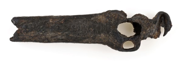 Cutlery holder with embossed decoration, has knife cutlery soil find tin metal, archeology Rotterdam Kralingen-Crooswijk