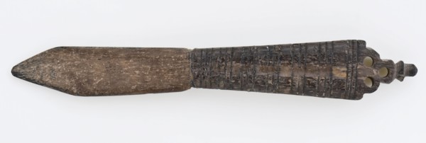 Legs cut from one piece in the style of Jan de Brij, knife cutlery soil find bone, archeology Rotterdam Kralingen-Crooswijk