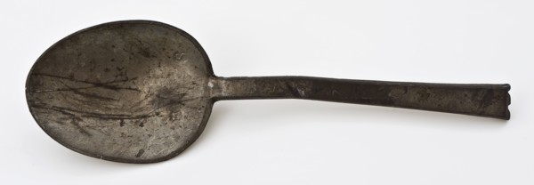 Johan de Clercq (?), Pewter spoon with oval bowl, flat handle and two notches in end, marked, spoon cutlery soil find tin metal