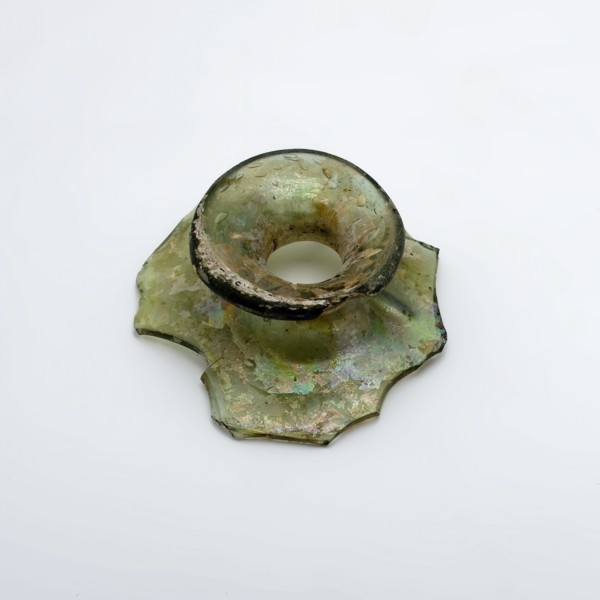 Neck fragment small bottle, bottle holder soil find glass, free blown Neck fragment of small bottle with wide top edge