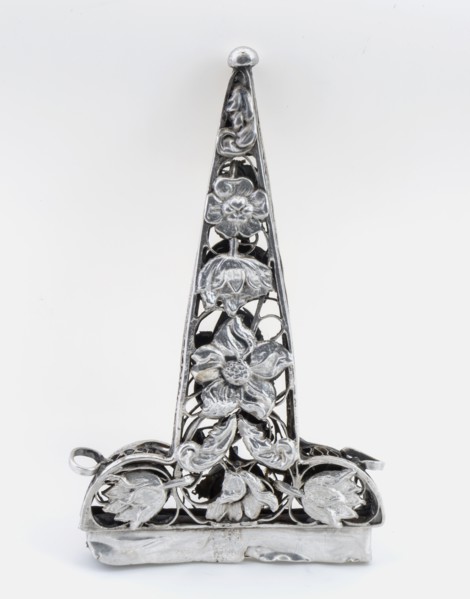 Silver scissor case with flowers, pouch holder silver, sawn Body lid four eyes. Flower rank angel head filigree wrapping