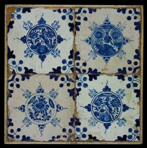 Tile field, four tiles, central decor, blue on white, three times flowers with bird in circle and flower in circle, corner motif