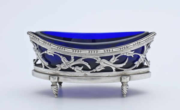 Silversmith: Johannes Jansen, Salt container: silver holder with blue glass tray, salt barrel tableware holder silver glass
