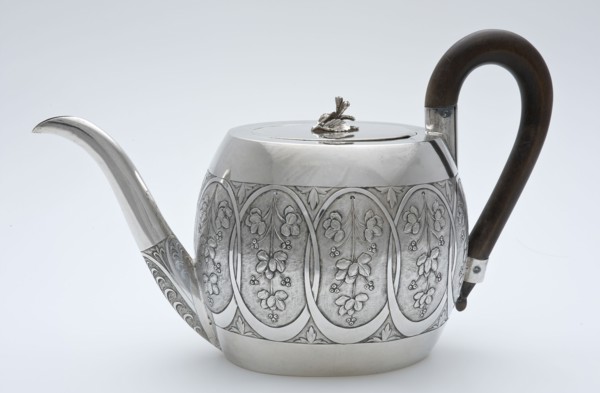 Silver oval teapot with wooden handle, teapot crockery holder silver wood, hammered pounded Body spout wooden handle lid knob 18