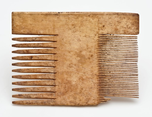 Fragment double leg comb with two finenesses, comb fragment soil found leg, sawn Legs comb with coarse and fine teeth