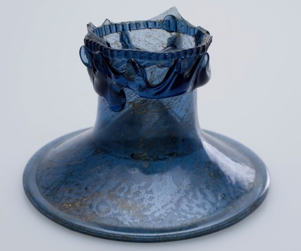 Fragment of octagonal pipe glass decorated with glass bands, blue, drinking glass drinking utensils tableware holder soil find