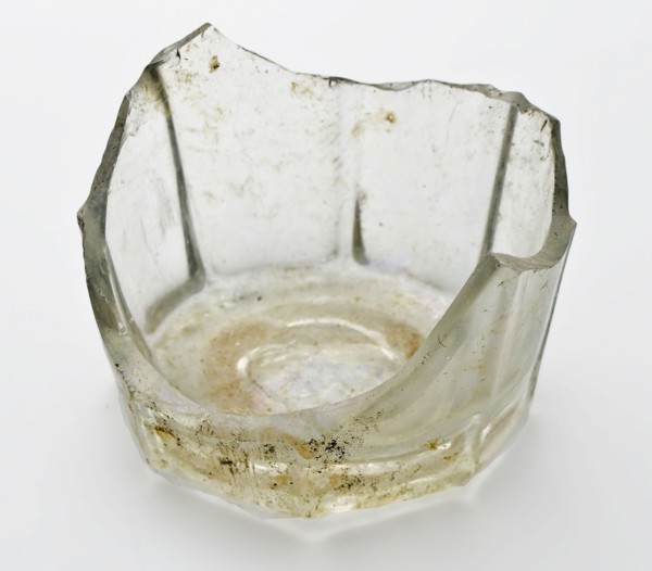 Bottom fragment of drinking glass, octagonal with pontilemark, clear glass, goblet drinking glass drinking utensils tableware