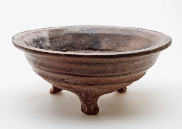Earthenware stain on three legs, red shard and unglazed, stained-plate fire-proof tester soil found ceramic earthenware, hand