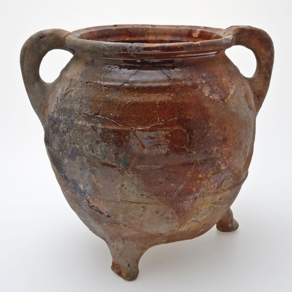Large pottery grape on three legs, two sausage ears, ovoid with four ribs over the belly, grape cooking pot crockery holder