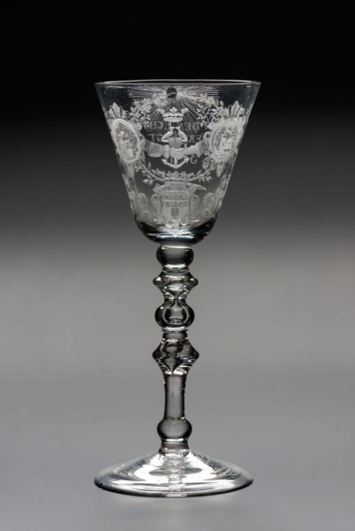Wedding glass, engraved with wedding symbols and family arms, Montauban-van Swijndrecht and IN DEN REALLY AGREED DEN 12 December